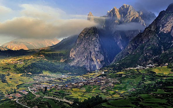 甘南州-迭部县-益哇乡-扎尕那石城风景区