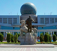 新疆兵团-石河子市-文化宫·王震像