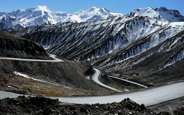 和田地区-皮山县-219国道（新藏线）黑卡子达坂（昆仑山·柯克阿特达坂·4909米） 