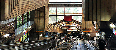 重庆市-渝中区-两路口（地铁站）·皇冠大扶梯